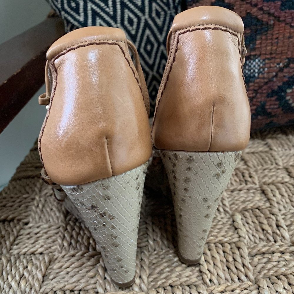 Cole Haan - Picture 4 of 5